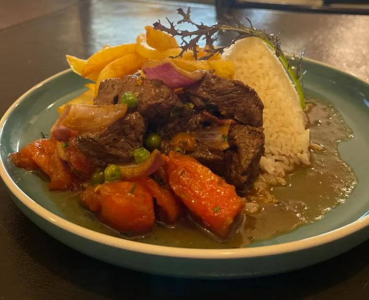 Lomo Saltado Sazón Perú